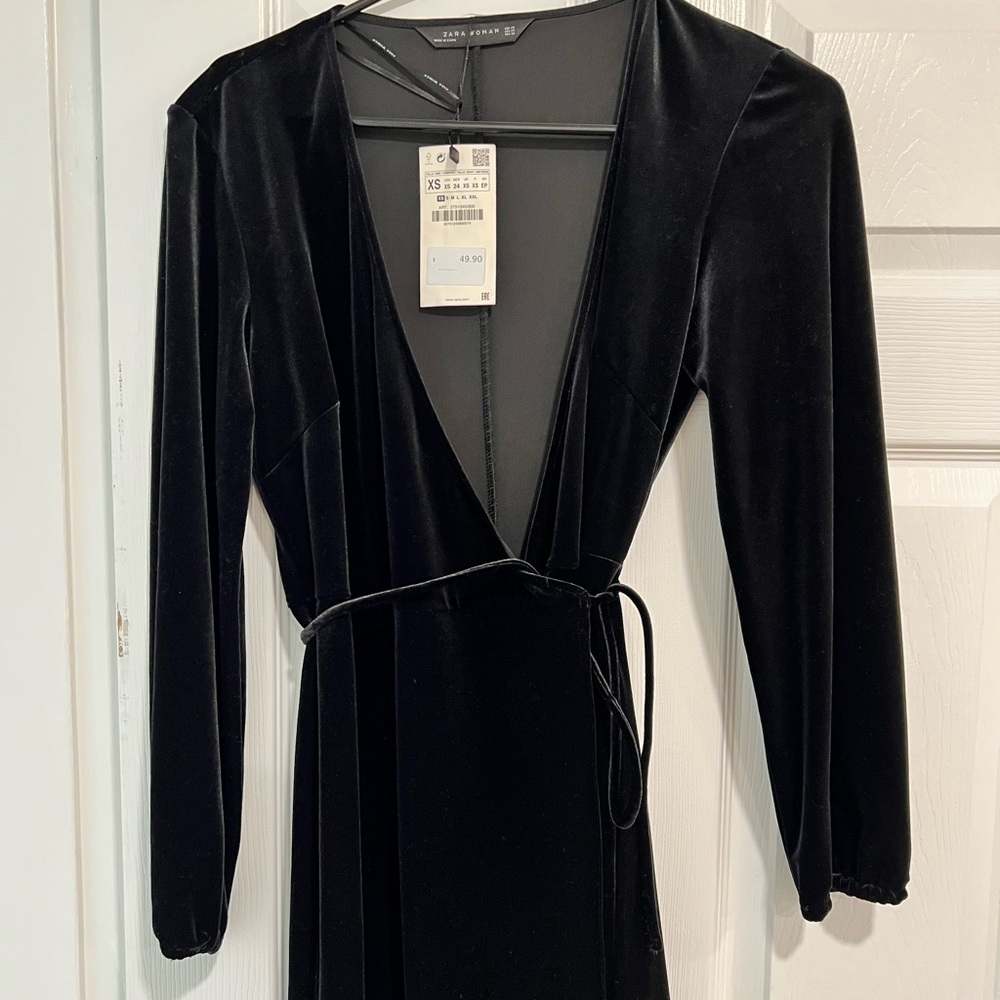 Never wore Zara black velvet dress